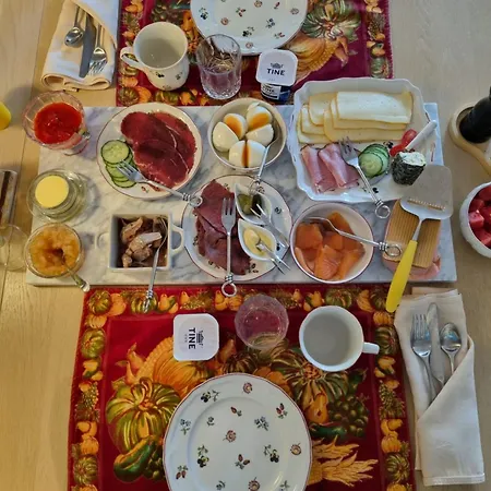 לינה וארוחת בוקר Brygga Sentrum, Privat Rom I Vart Hjem